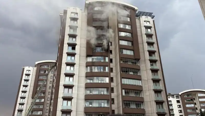 Ankara'da 14 Katlı Binada Yangın! Can Pazarı Yaşandı