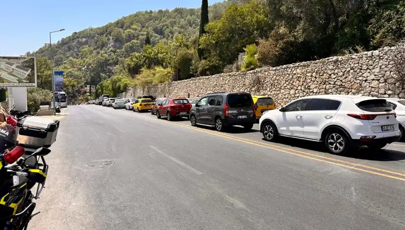 Fethiye-Ölüdeniz Yolunda Tatilci Akını: Üç Kilometrelik Kuyruk Oluştu