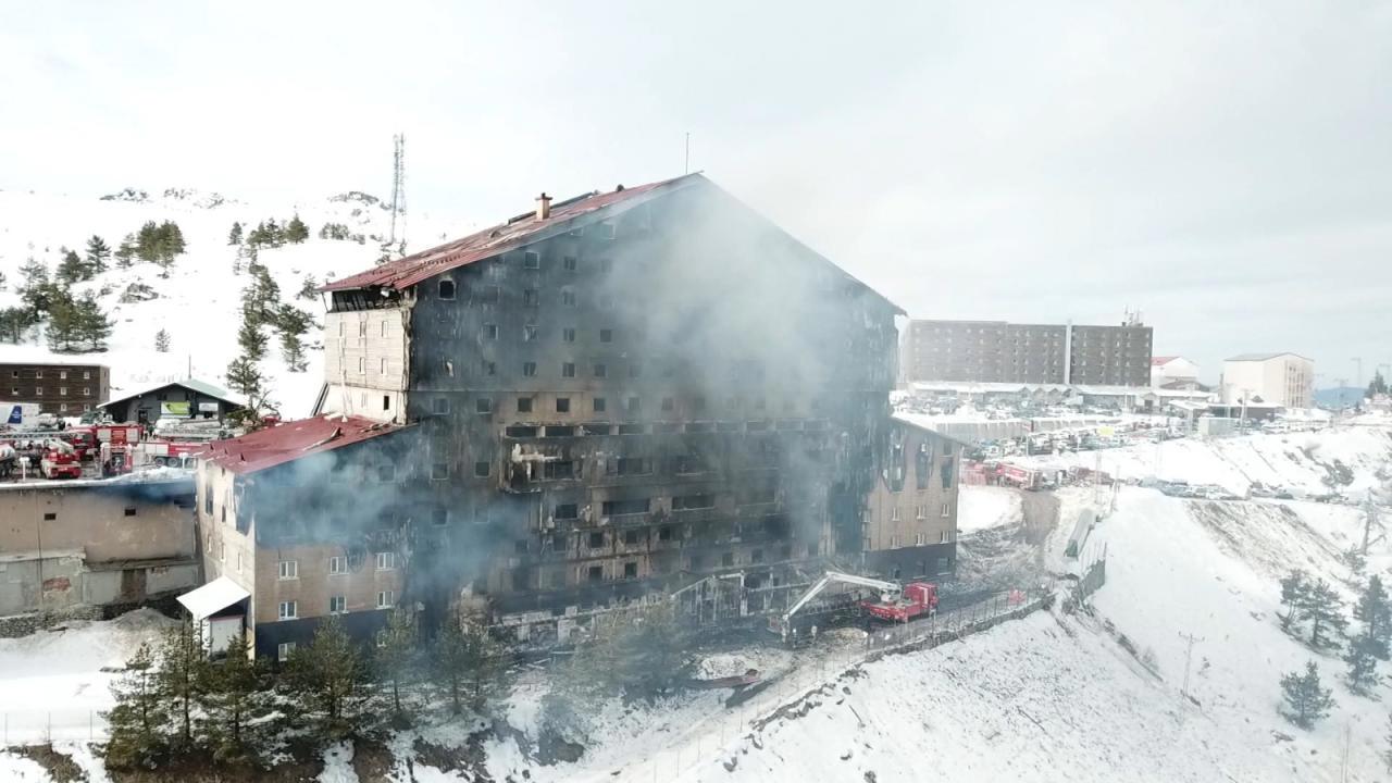 İzmir'de Otel Yangını ile İlgili 4 Kişi Gözaltına Alındı