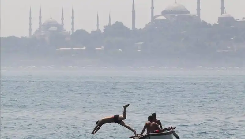 Yazın Kelle Pattıran Sıcakları Geliyor: 44 Dereceye Hazır Olun!