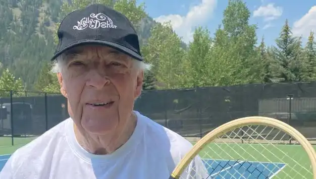 Avustralyalı Tenis Efsanesi Fred Stolle'yi Kaybettik: Anılar ve Miras