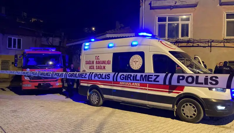 Esrarengiz Yangın: Yaşlı Adamın Evi Alev Alev Yandı