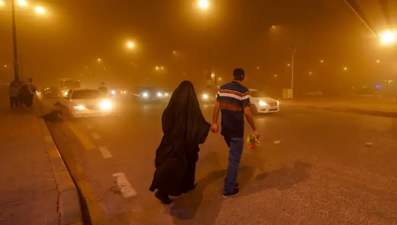 Irak'ta Kum Fırtınası Nedeniyla Havalimanları Kapandı, Hastaneler Taşma Noktasına Geldi