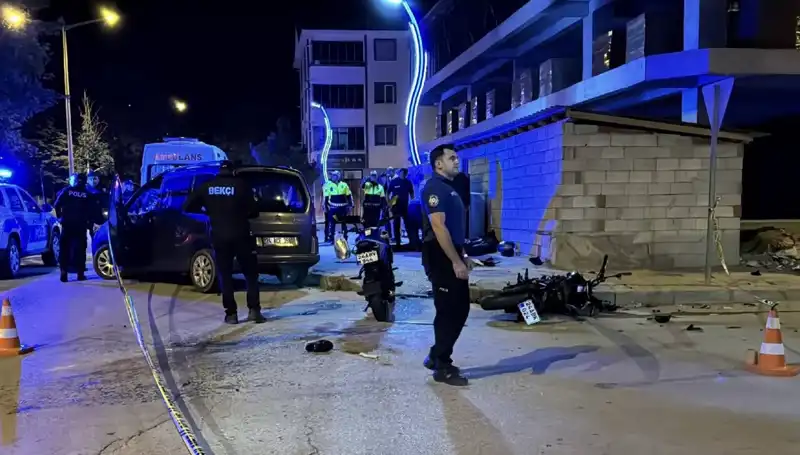 Motosiklet Kazası: Otomobille Çarpışan 2 Kişi Hayatını Kaybetti