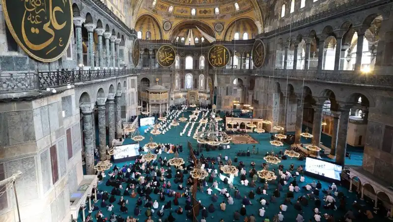 Ayasofya'nın Kapısını Kıran Sanığa Verilen Hapis Cezası Şok Etti!
