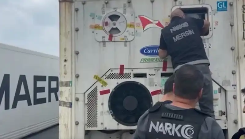 Mersin'de Şok Uyuşturucu Operasyonu: Yüzlerce Kilo Marihuana Ele Geçirildi