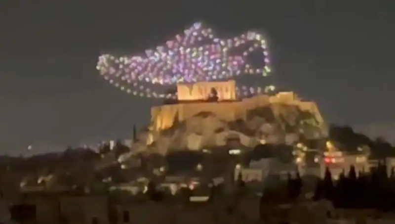 Akropolis Üzerinde Drone ile Yapılan Reklam Uygulamasına Soruşturma Açıldı