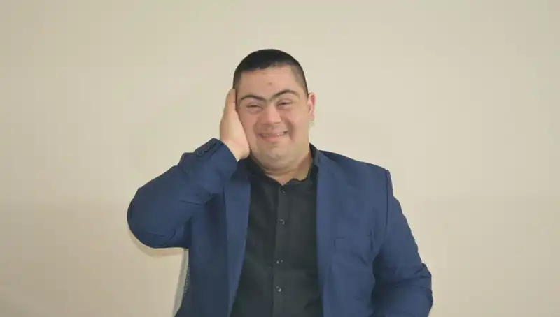 Down Sendromlu Erdinç’in Müzik Tutkusu: Hayalini Gerçekleştiren Genç Yetenek
