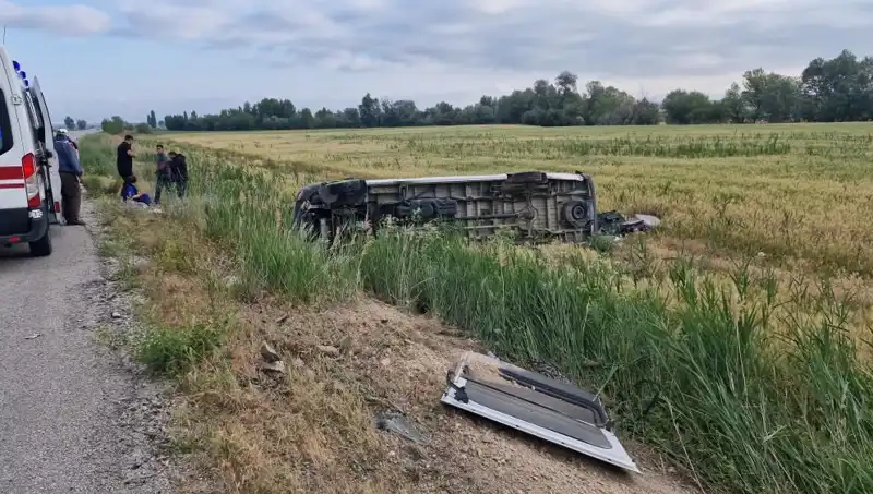 Düğünden Dönen Yaşanan Minibüs Kazasında Yaralılar Bulundu!