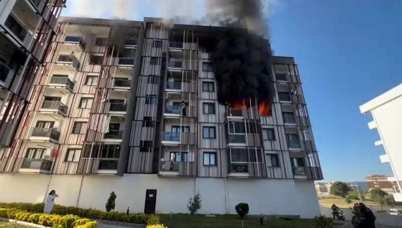Çanakkale'de Sabahı Yangınla Açan Vatandaşların Korku Dolu Anları