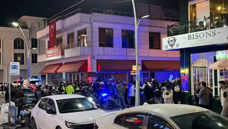 Kafede Dehşet Anları: Havaya Ateş Açan Şahıs, Sahibi Bıçakladı!
