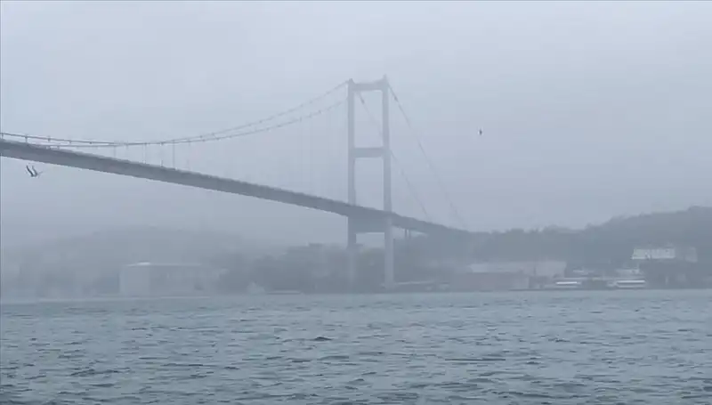 İstanbul Boğazı’ndaki Sis, Gemi Trafiğini Durma Noktasına Getirdi