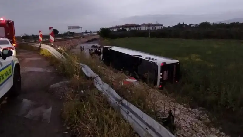Manisa’da Yolcu Otobüsü Kazası: Feci Kaza Ayrıntıları ve Yaralı Sayısı Ortaya Çıktı