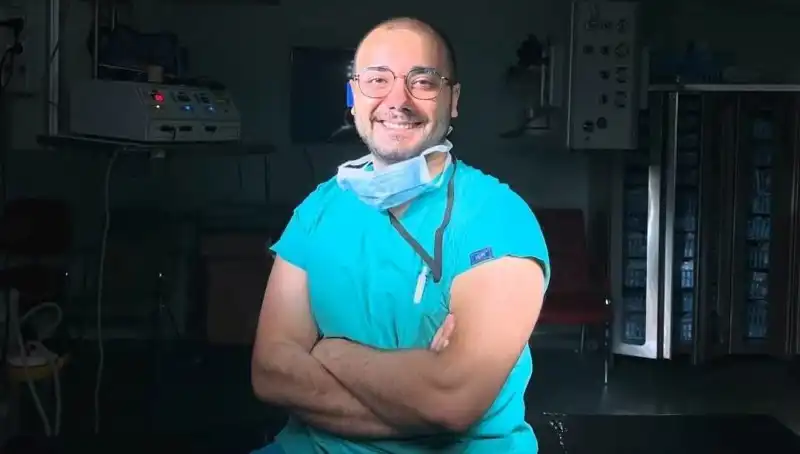 Niğde'de Hastanede Bıçaklı Saldırı! Doktor Hayat Mücadelesi Veriyor