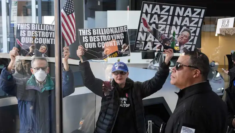 Elon Musk'a Yönelik Protesto: SpaceX ve Tesla Çalışanları Sokaklarda