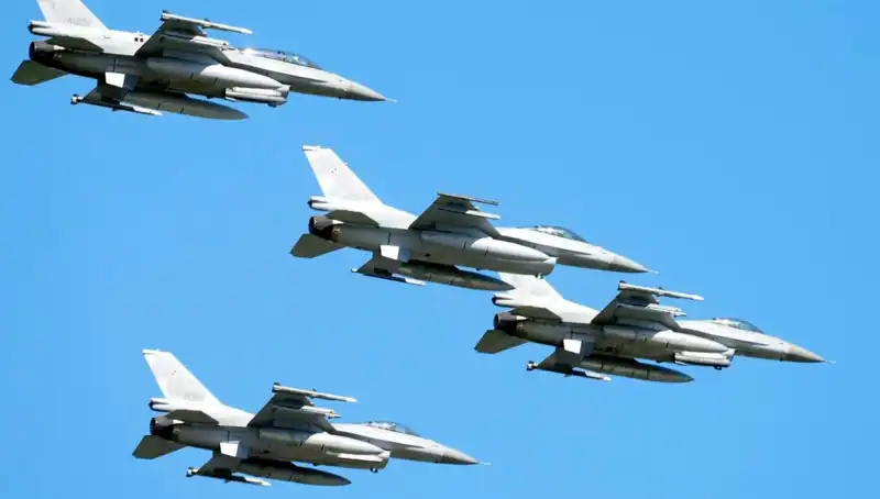 ABD, Ukraynalı Pilotlar İçin 310 Milyon Dolarlık F-16 Eğitimi Planlıyor