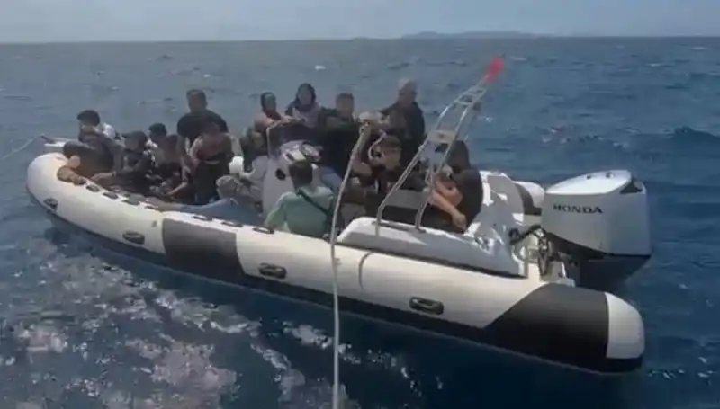 Düzensiz Göçmenler Kurtarıldı: Umut Yolculuğu Devam Ediyor
