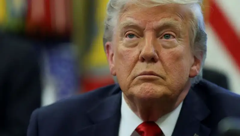 Trump'tan Çarpıcı Açıklama: "Hem Ülkeyi Hem Dünyayı Yönetiyorum!"