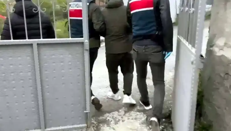 Türkiye'de 1.2 Milyar Liralık Dolandırıcılık Operasyonu: 139 Şüpheli Tutuklandı