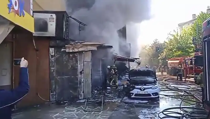Ümraniye’deki Hediyelik Eşya Dükkanında Korkutan Yangın
