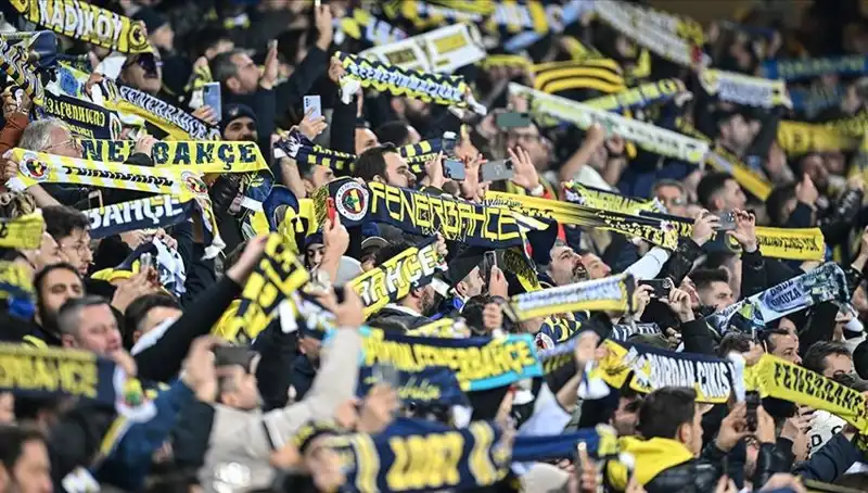 Fenerbahçe 2023-2024 Kombine Fiyatlarını Açıkladı: Taraftarlar Ne Düşünüyor?