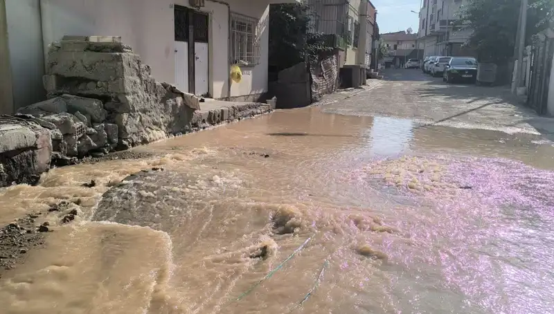 İlçede Su Hattı Patladı! Çarşı Aniden Sular Altında Kaldı