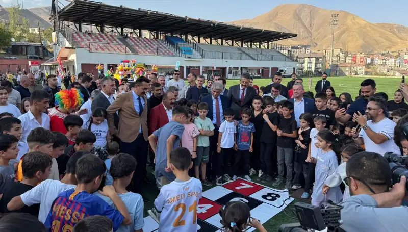 Hakkari'de Bir Anadolu Şenliği: Kültürel Zenginlikler Coşkuyla Kutlandı