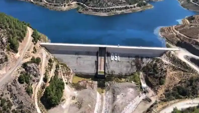 Çeşme'de Su Kesintileri Sonlanıyor: Yeni Projelerle Su Sorunu Çözülüyor