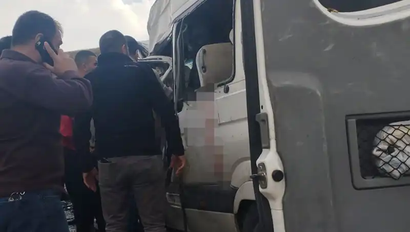 Van'da Feci Kaza: Minibüs ile Kamyonet Çarpıştı, Can Kayıpları Üzüntü Yarattı