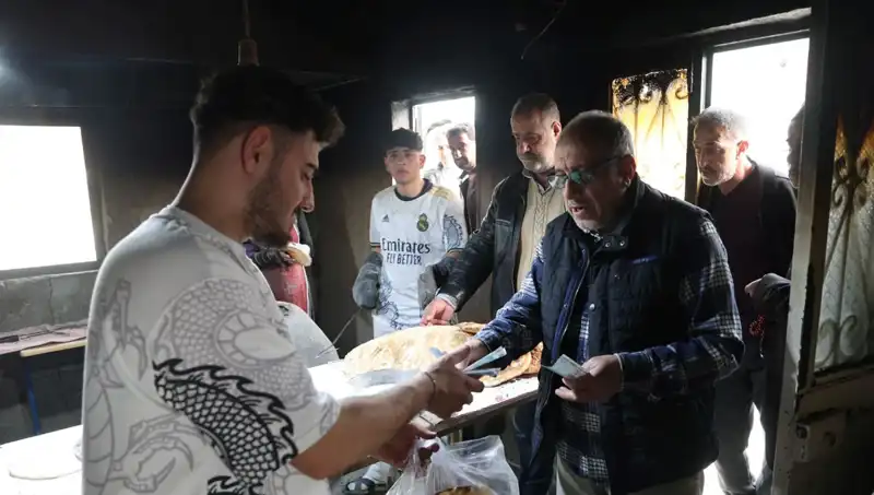 Şehirde Ekmek İçin 7 Kilometre Yürüyenler: Yoğunluk Saat 15.00’te Başlıyor!