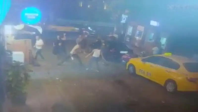 Beyoğlu Sokaklarında Kanlı Kavga: Peş peşe Gelen İhlaçlar