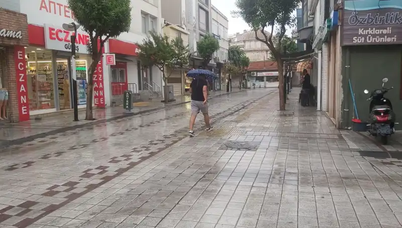 Kırklareli'de Sağanak Yağış Hayatı Vurdu, Tedirginlik Yarattı