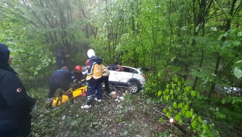 Direksiyon Kontrolünü Kaybeden Otomobil Ormanda Feci Kaza Yaptı