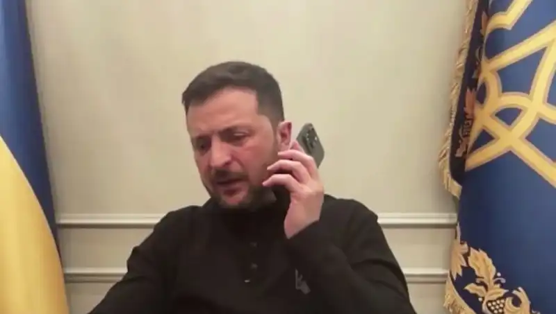 Zelenski'nin Basın Toplantısında Macron'un Sürpriz Araması: Gerilim Artıyor