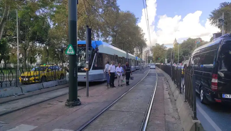 Beyoğlu'nda Tramvay Kazası: Yayaya Çarpma Anı Gün Yüzüne Çıktı