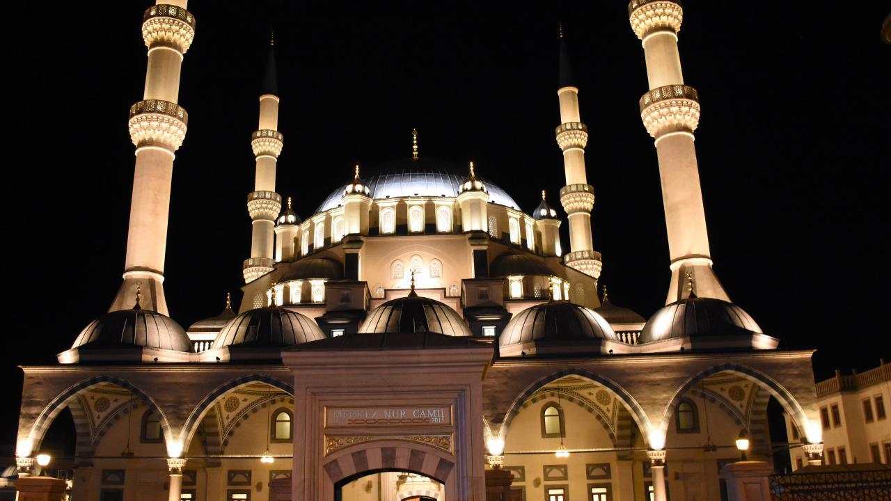 Üç ayların ilk kandili olan Regaip Kandili yarın kutlanacak.