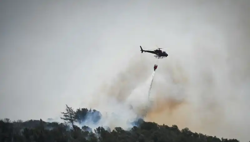 Fransa'da Orman Yangınları: Marsilya Havalimanı Kapatıldı, Halk Tahliye Ediliyor