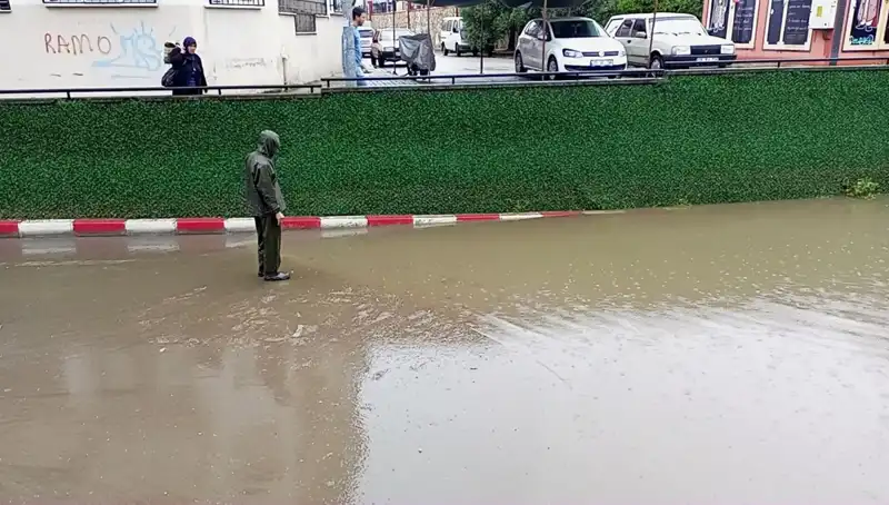 Aydın'da Sağanak Yağmur Hayatı Felç Etti: Alt Geçit Sular Altında Kaldı