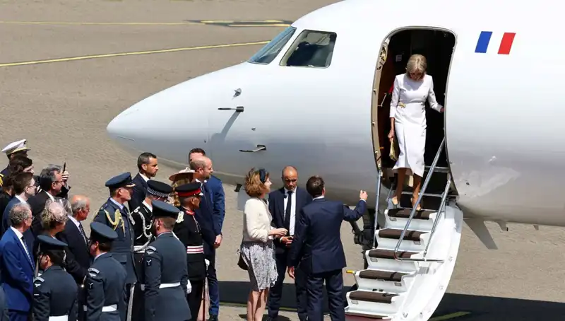 Eşi Brigitte Macron'un Dikkat Çeken Hareketinin Ardındaki Sebep Nedir?