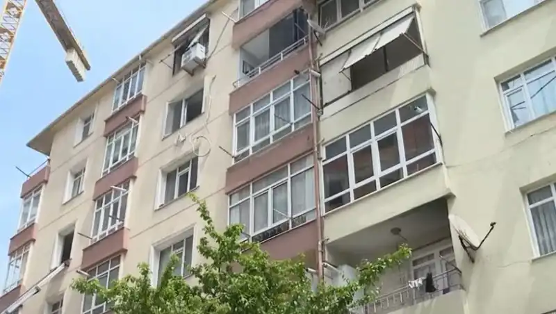 İstanbul'da Kolonları Patlayan Sitede Acil Tahliye Kararı Alındı!