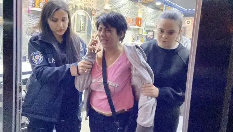 Polisle Tartışan Kadın, 'Köpek' Diyerek İtişiyle Şaşırttı!