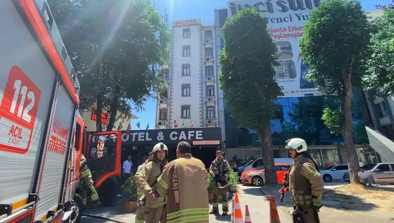 Fatih'te Otel Yemekhanesinde Çıkan Yangın Panik Yarattı