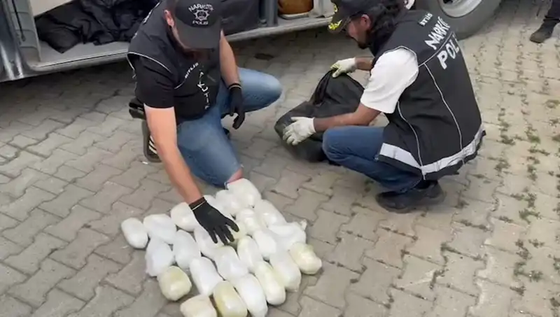 Yolcunun Valizinden Çıkan 13 Kilo Metamfetamin Panik Yarattı