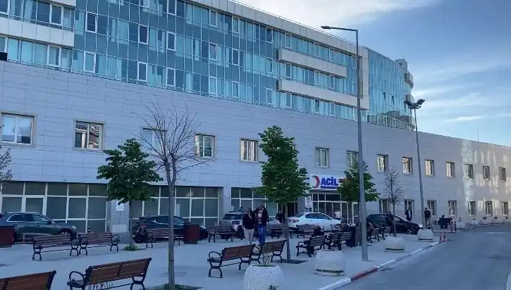 Beylikdüzü Devlet Hastanesi'nde Silahlı Saldırı: İki Yaralı, Panik Hava