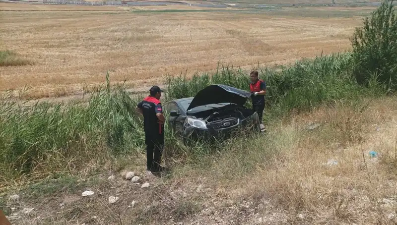 Otomobil Şarampole Uçtu: Kazada İki Kişi Yaralandı