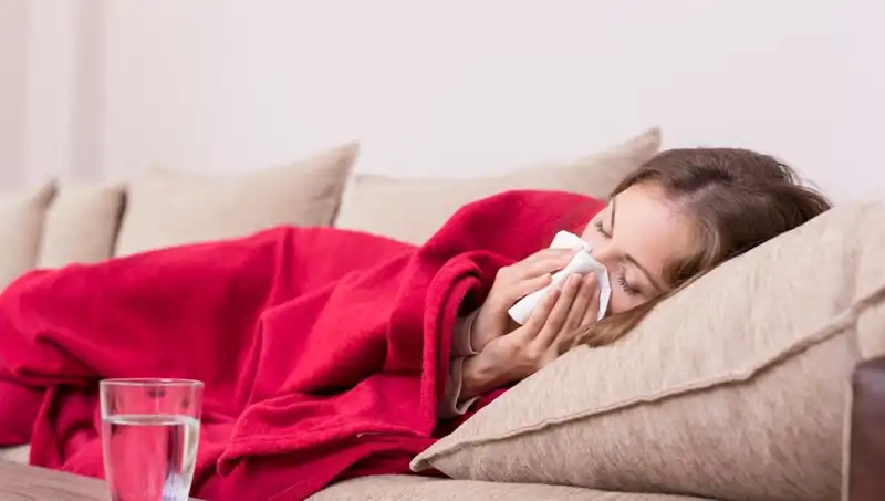 Sık Öksürük ve Burun Akıntısının Sebepleri: 5 Vitamin Eksikliği