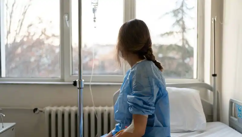 27 Yaşındaki Kadının Meme Kanseri Hikayesi: Doktorların "Ciddi Değil" Dediği Durum