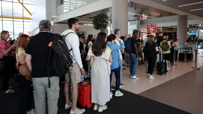 İstanbul Havalimanı'nda Bayram Yoğunluğu: Bin 642 Uçuş Gerçekleştirilecek