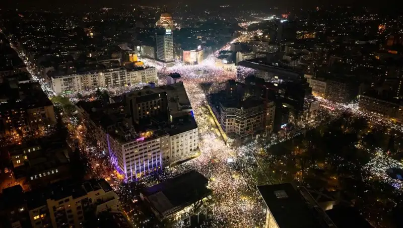 Sırbistan'da Öğrenci Protestoları: Belgrad Sokakları Eylemle Dolu