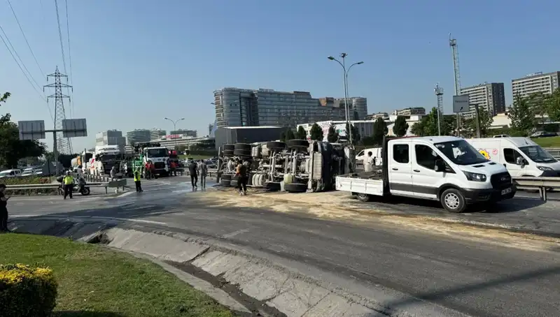 D-100 Yan Yolda Beton Mikseri Devrildi: Kaza Anı ve Sonrası